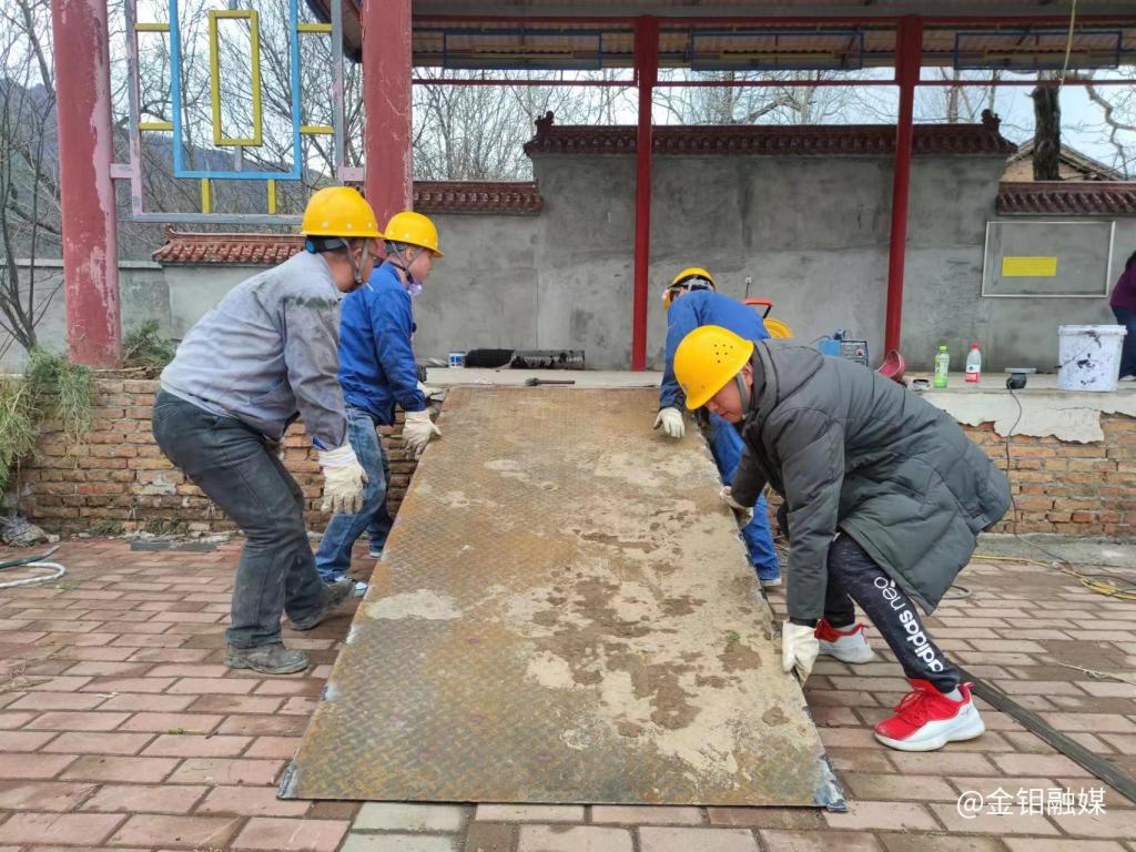 20230801-驻村办实事 锦旗表谢意 (9).jpg