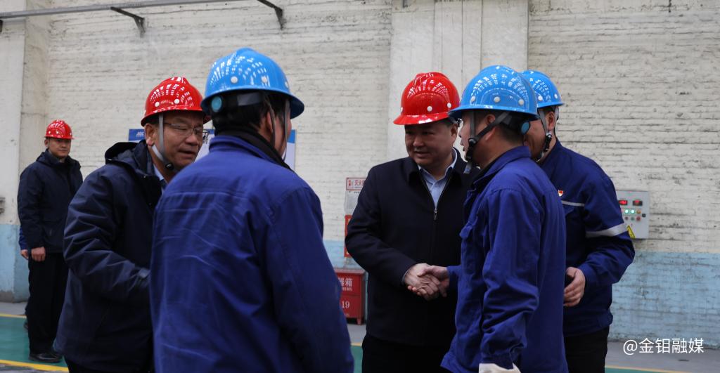 20240209-大年三十,陈超看望慰问坚守岗位的一线职工1.JPG 20240209-大年三十,陈超看望慰问坚守岗位的一线职工1.JPG