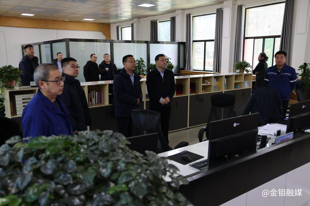 20240209-大年三十,陈超看望慰问坚守岗位的一线职工4.JPG 20240209-大年三十,陈超看望慰问坚守岗位的一线职工4.JPG